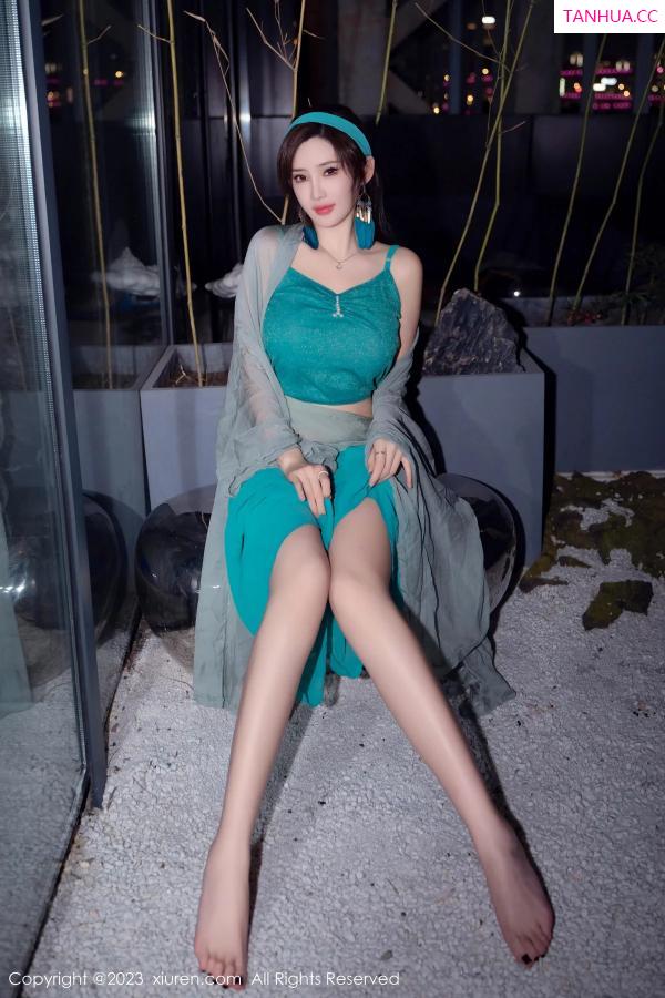 周妍希 奶瓶土肥圆 [XiuRen]高清写真图 2023.12.29 No.7886 Carol周妍希 温泉美腿第8张图片